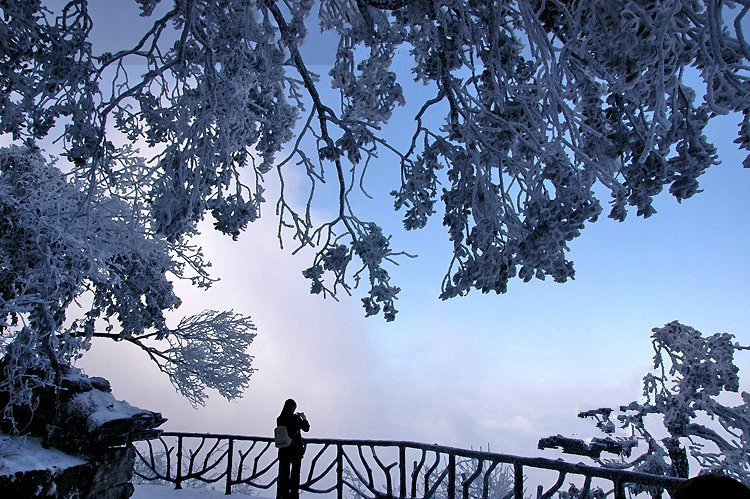天門山震撼雪景美圖